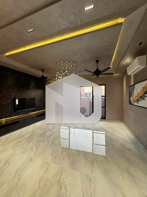 ONE KANAL BRAND NEW LUSH DESIGNER HOUSE FOR RENT IN DHA 2 ISB, photo 6