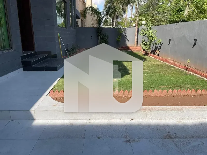 Beautiful Luxurious 6 Bedroom House for Rent in Prime F Sector Islamabad | Double Kitchen | 2 TV Lounges | Servant Quarters | Beautiful Garden | Near Park & Market | VIP Location | Best Price 7 Lac, photo 2