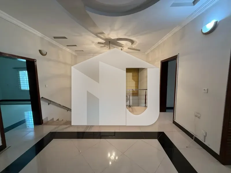 Brand New Luxurious House With Front And Bak Lawn For Rent, photo 6
