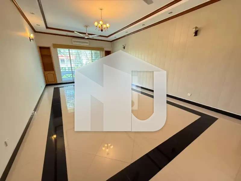 Brand New Luxurious House With Front And Bak Lawn For Rent, photo 3