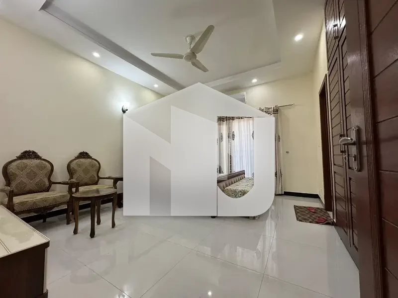 10Marla Fully Furnished House Up For Rent Walking Distance From Park, Mosque, photo 12