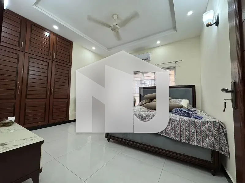 10Marla Fully Furnished House Up For Rent Walking Distance From Park, Mosque, photo 18