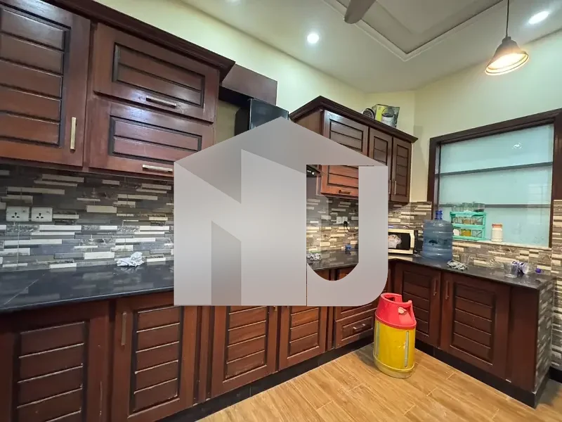 10Marla Fully Furnished House Up For Rent Walking Distance From Park, Mosque, photo 13