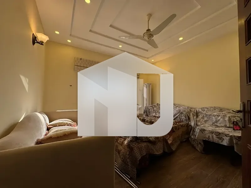 10Marla Fully Furnished House Up For Rent Walking Distance From Park, Mosque, photo 2
