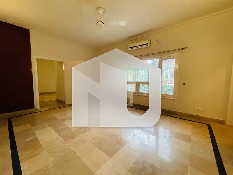 F-8 | 4 Bedrooms 1 | study Room | Renovated, photo 3