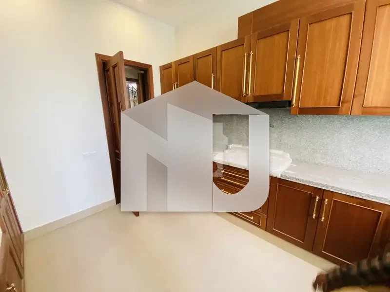 F-8 Brand New House With Biggest Basement | Lift | 8 Bedrooms 10 Washroom, photo 7