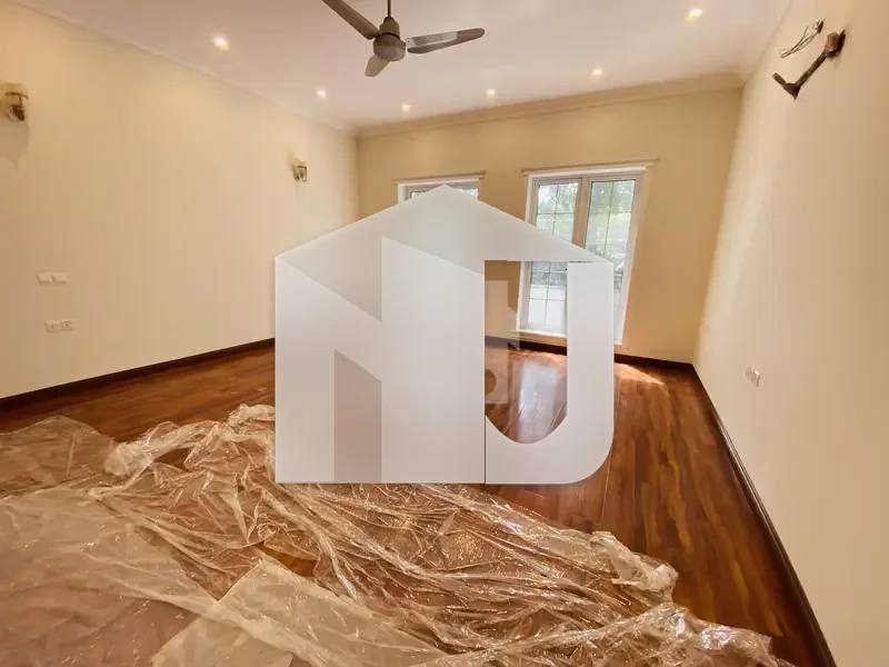 F-8 Brand New House With Biggest Basement | Lift | 8 Bedrooms 10 Washroom, photo 3