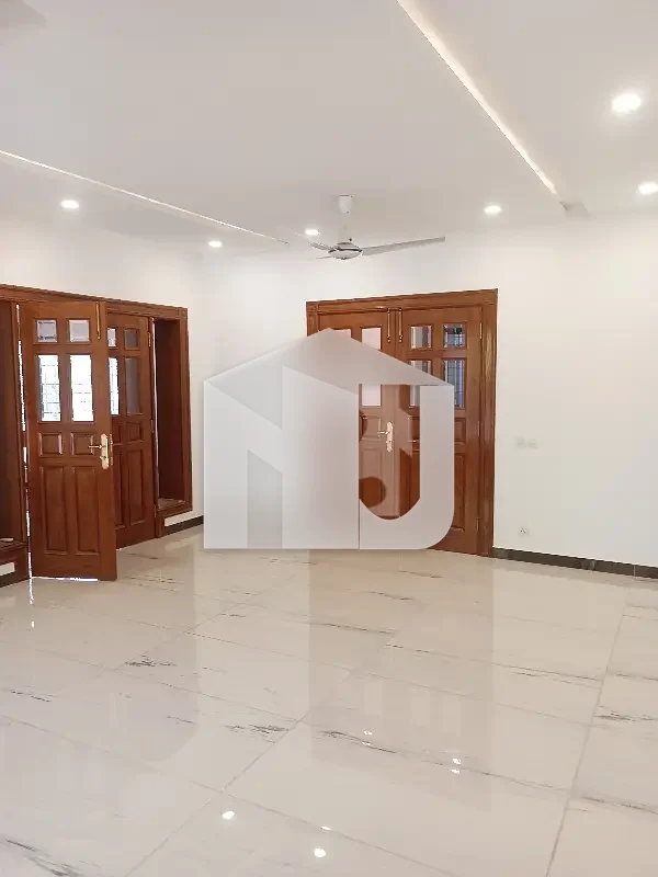 A 30 Marla House In F-8 Is On The Market For Rent, photo 4