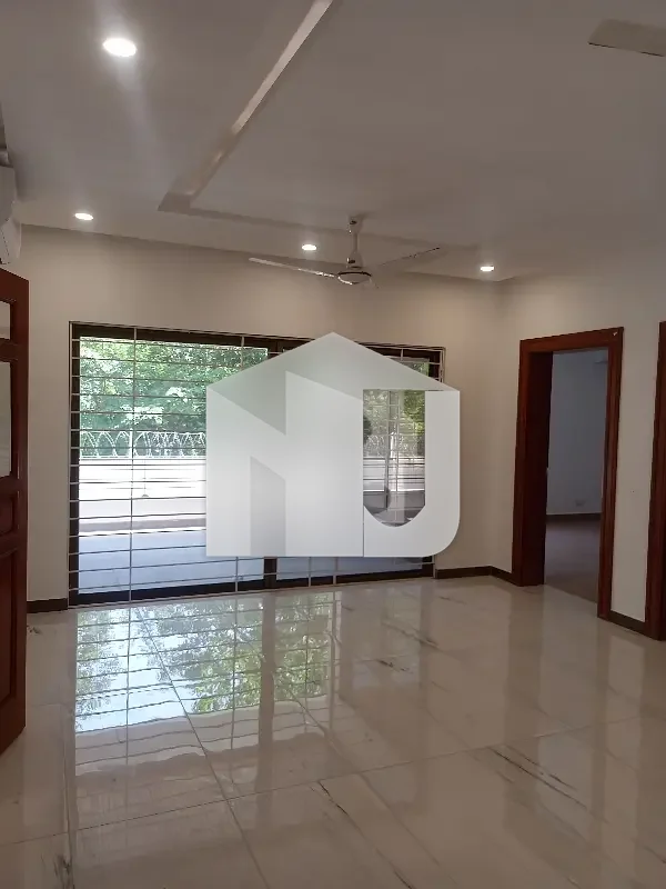 A 30 Marla House In F-8 Is On The Market For Rent, photo 7
