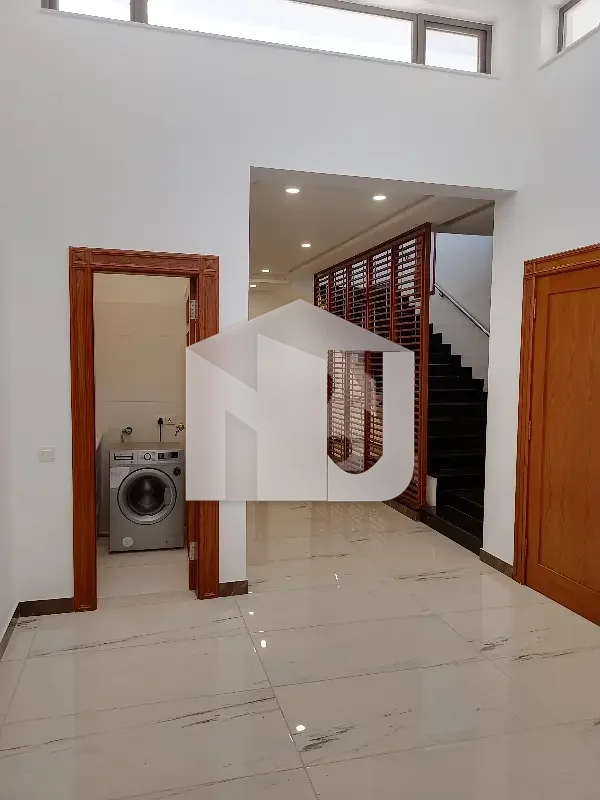 A 30 Marla House In F-8 Is On The Market For Rent, photo 15