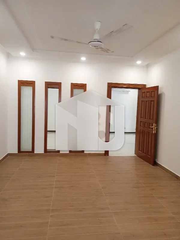 A 30 Marla House In F-8 Is On The Market For Rent, photo 9