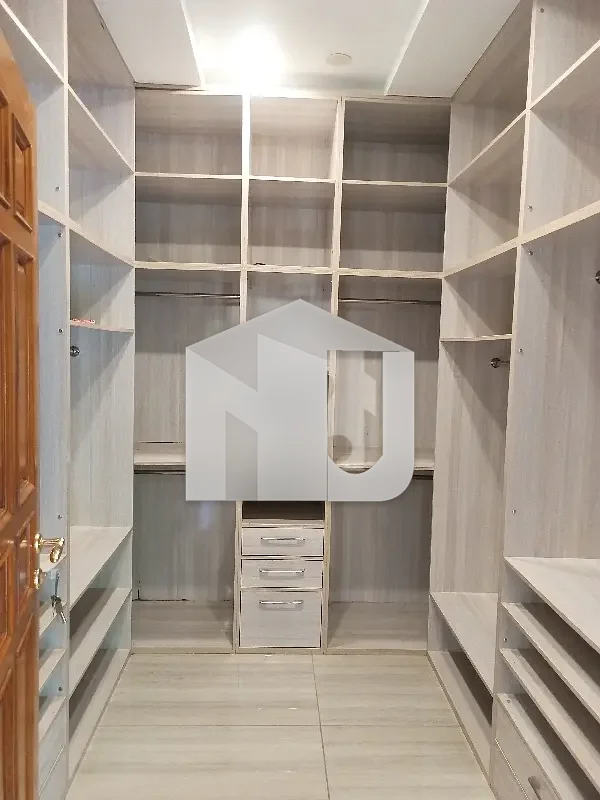 A 30 Marla House In F-8 Is On The Market For Rent, photo 11