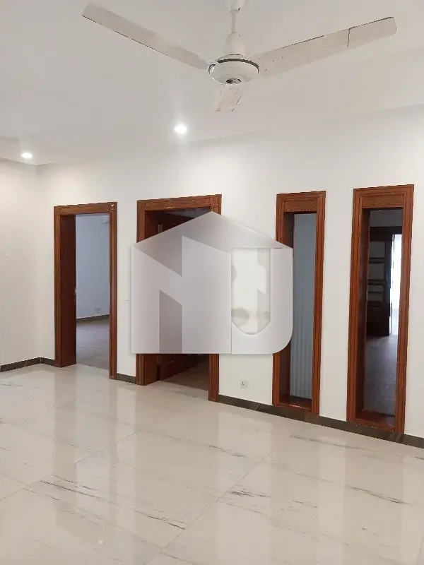 A 30 Marla House In F-8 Is On The Market For Rent, photo 6