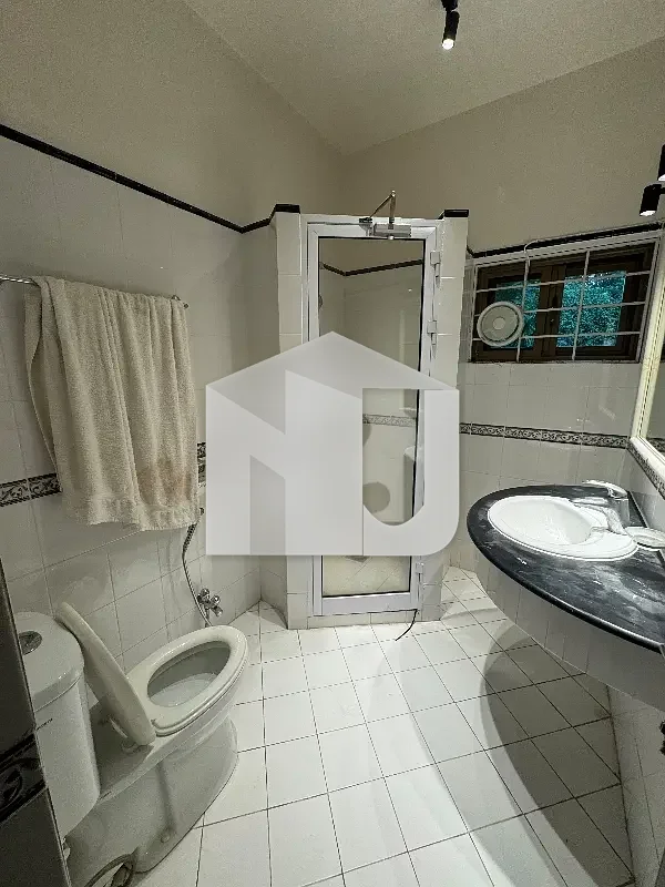 E-7 House For Rent With Huge Lawn, photo 11