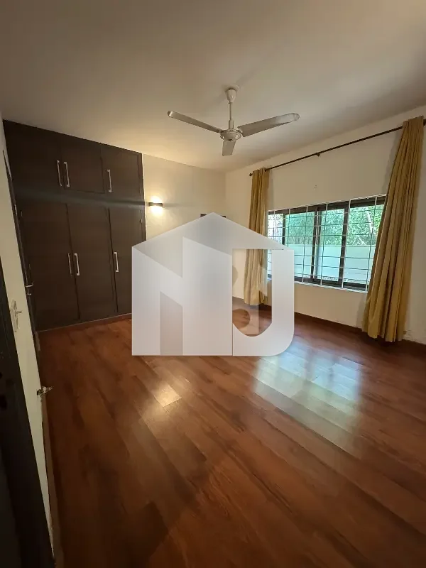 E-7 House For Rent With Huge Lawn, photo 10