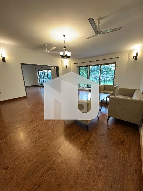 E-7 House For Rent With Huge Lawn, photo 7