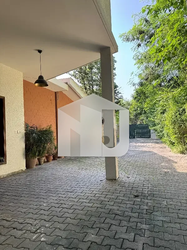 E-7 House For Rent With Huge Lawn, photo 13