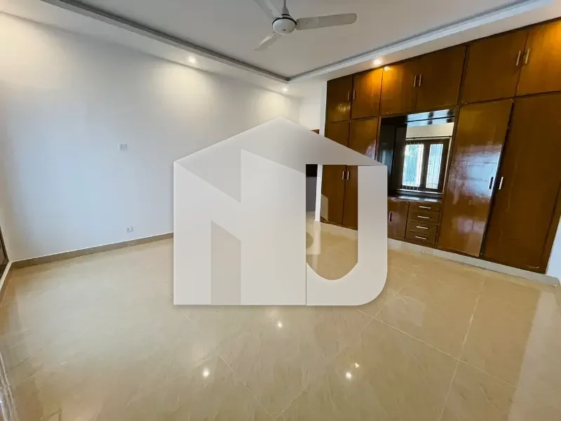 Brand New Triple Storey House On Prime Location Available For Rent., photo 6