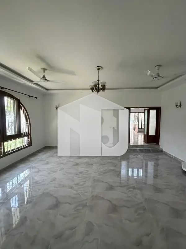 Brand New Triple Storey House On Prime Location Available For Rent., photo 12