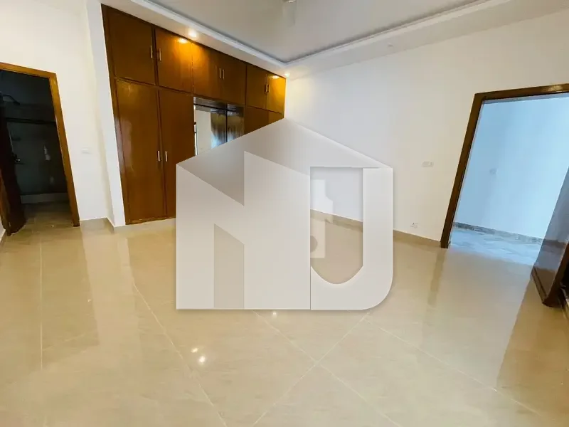 Brand New Triple Storey House On Prime Location Available For Rent., photo 5