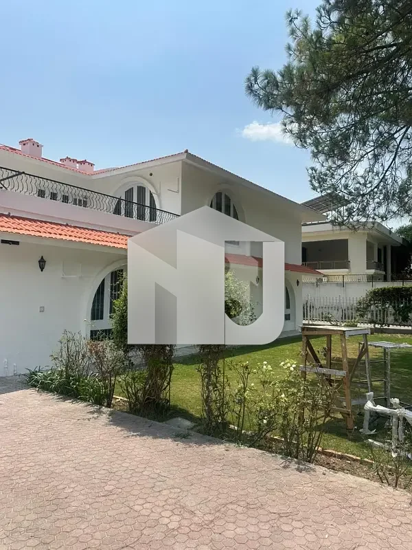 Brand New Triple Storey House On Prime Location Available For Rent., photo 16