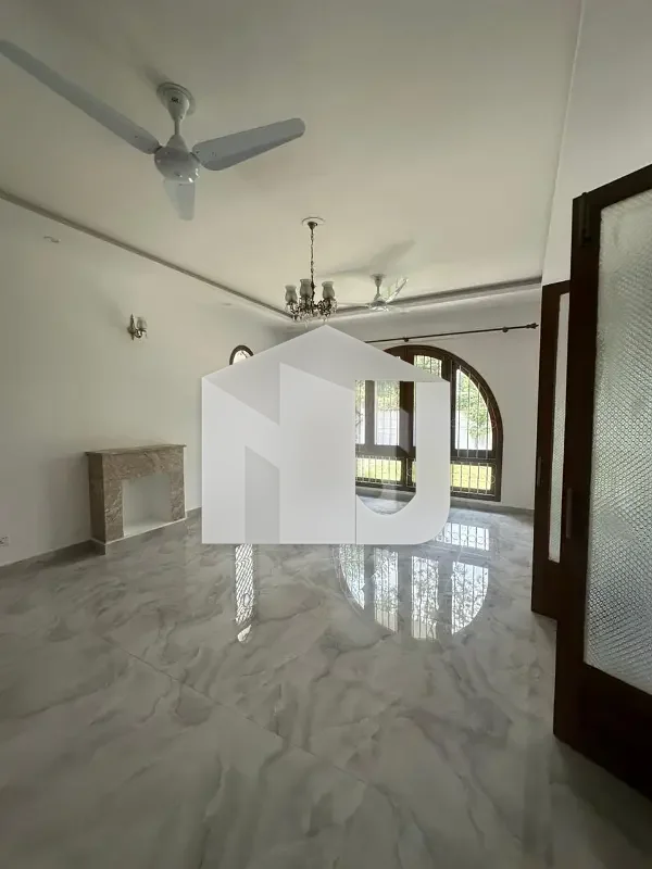 Brand New Triple Storey House On Prime Location Available For Rent., photo 11