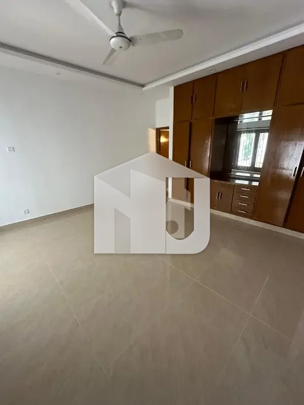 Brand New Triple Storey House On Prime Location Available For Rent., photo 17