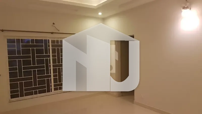 E-11, 9 Beds With Attached Bath, 3 Dining Drawing With Attached Baths, 3 Lounges, 3 Servant Rooms, 3kitchens., photo 5
