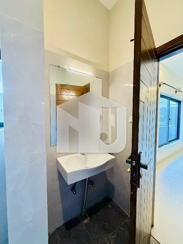5 Marla Beautiful Brand New House Available For Rent In Mpchs B-17, photo 18