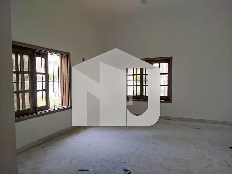 2 Kanal, House For Rent In F-11/3 Spacious Layout With Basement And Lush Green Lawn, photo 11