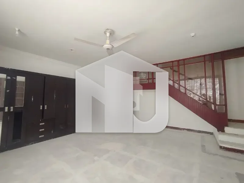 2 Kanal, House For Rent In F-11/3 Spacious Layout With Basement And Lush Green Lawn, photo 15