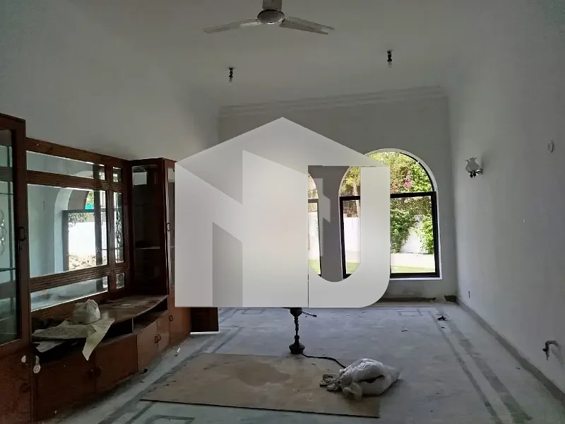 2 Kanal, House For Rent In F-11/3 Spacious Layout With Basement And Lush Green Lawn, photo 10