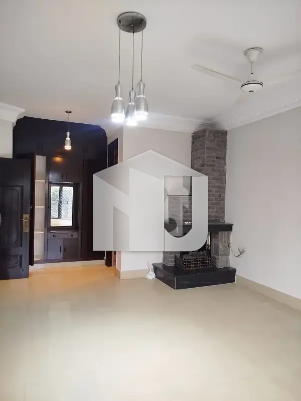 House For Rent In F-8 4 Bed, Tile Flooring, Prime Location, photo 5