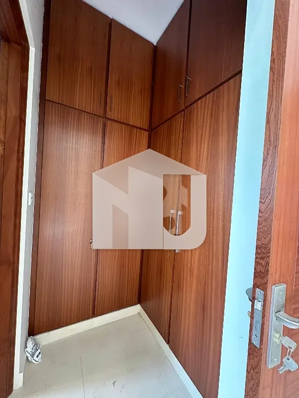 Brand New Condition Luxury 5 Marla Full House Is Available For Rent In D. 12, photo 9