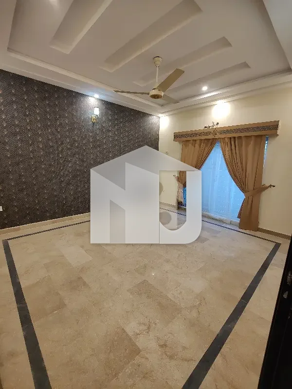 4 Marla Brand New House Available For Rent, photo 3