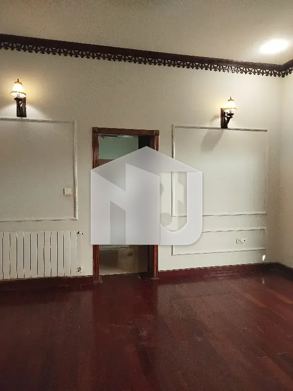E-11 Multi Kanal House Having 7 Bedrooms Attached Washrooms DD 2 Tv Lounge 2 Kitchen 2 Servant Quarter 2 Gate Electricity Gas And Water Boring Available Rent 4.80 Lac, photo 9