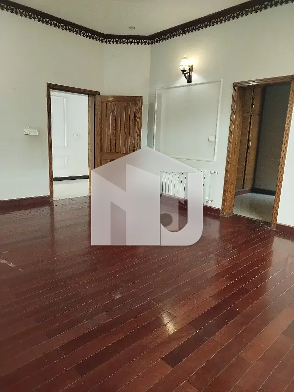 E-11 Multi Kanal House Having 7 Bedrooms Attached Washrooms DD 2 Tv Lounge 2 Kitchen 2 Servant Quarter 2 Gate Electricity Gas And Water Boring Available Rent 4.80 Lac, photo 10