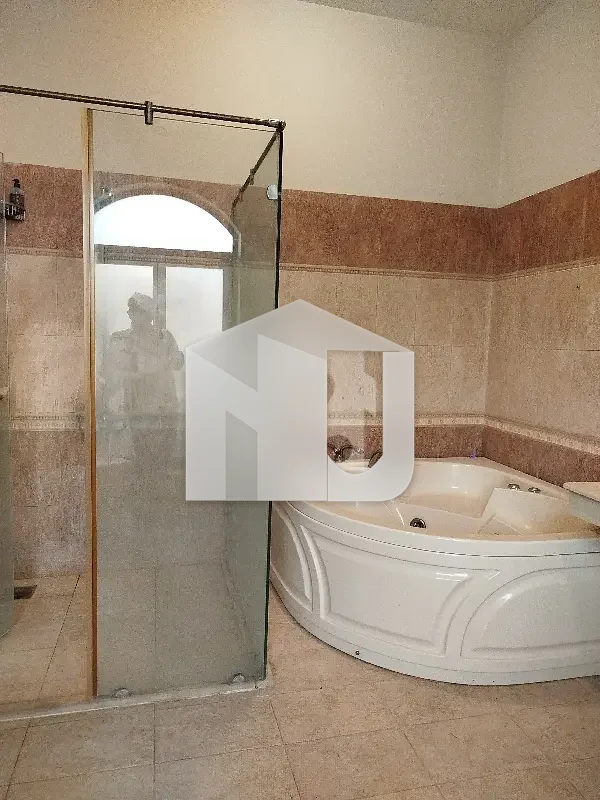 E-11 Multi Kanal House Having 7 Bedrooms Attached Washrooms DD 2 Tv Lounge 2 Kitchen 2 Servant Quarter 2 Gate Electricity Gas And Water Boring Available Rent 4.80 Lac, photo 30