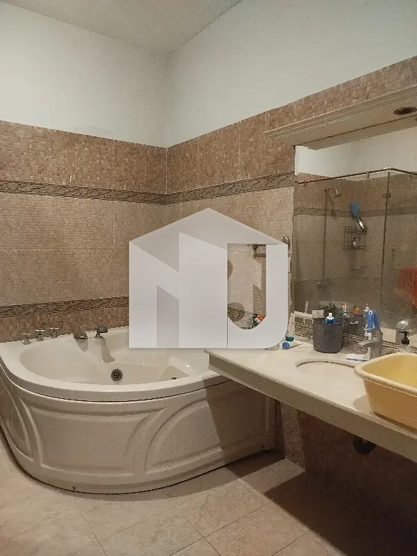 E-11 Multi Kanal House Having 7 Bedrooms Attached Washrooms DD 2 Tv Lounge 2 Kitchen 2 Servant Quarter 2 Gate Electricity Gas And Water Boring Available Rent 4.80 Lac, photo 15