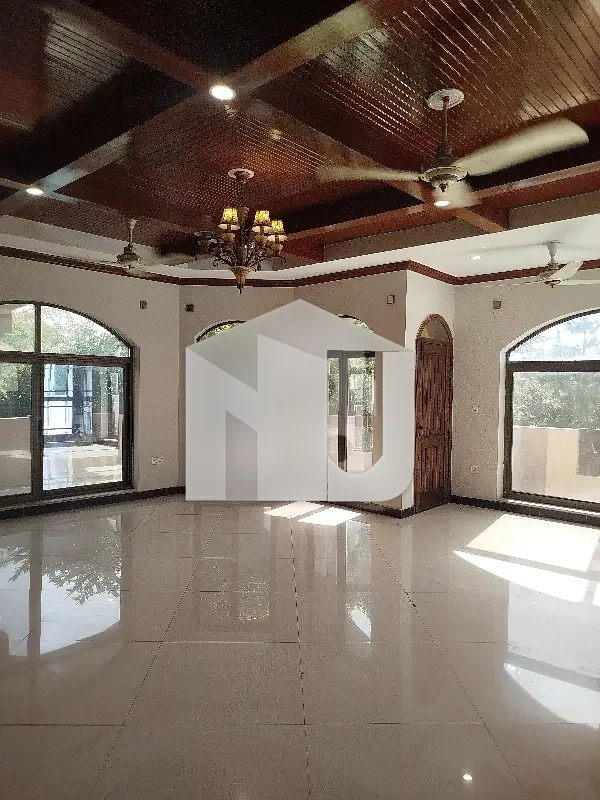 E-11 Multi Kanal House Having 7 Bedrooms Attached Washrooms DD 2 Tv Lounge 2 Kitchen 2 Servant Quarter 2 Gate Electricity Gas And Water Boring Available Rent 4.80 Lac, photo 2