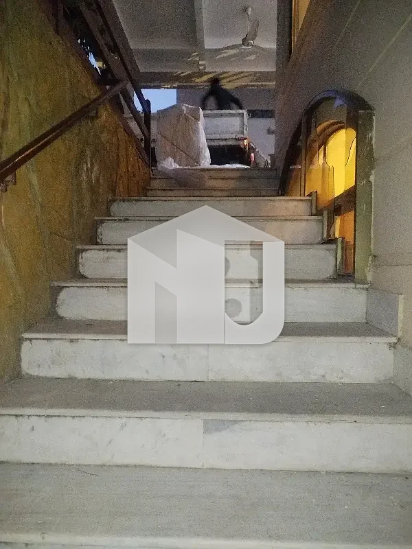 E-11 Multi Kanal House Having 7 Bedrooms Attached Washrooms DD 2 Tv Lounge 2 Kitchen 2 Servant Quarter 2 Gate Electricity Gas And Water Boring Available Rent 4.80 Lac, photo 18