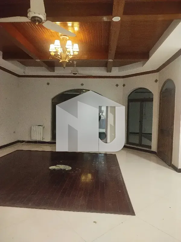 E-11 Multi Kanal House Having 7 Bedrooms Attached Washrooms DD 2 Tv Lounge 2 Kitchen 2 Servant Quarter 2 Gate Electricity Gas And Water Boring Available Rent 4.80 Lac, photo 14