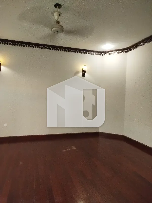 E-11 Multi Kanal House Having 7 Bedrooms Attached Washrooms DD 2 Tv Lounge 2 Kitchen 2 Servant Quarter 2 Gate Electricity Gas And Water Boring Available Rent 4.80 Lac, photo 4