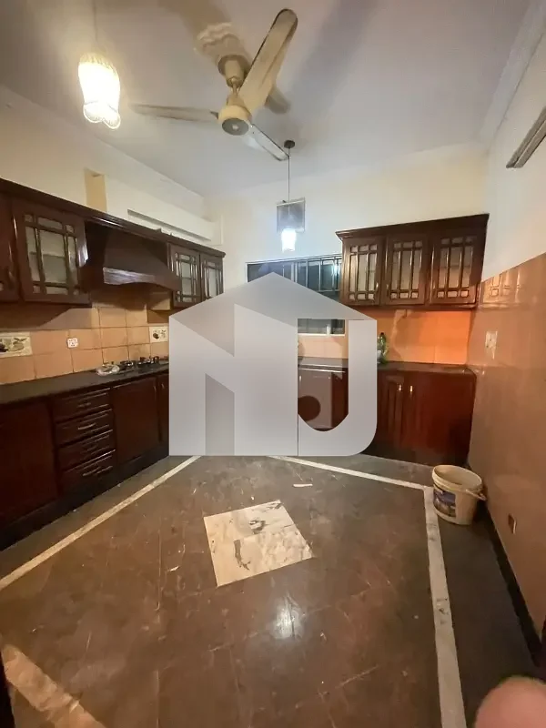 E-11/3 Multi Kanal Stylish House Having 6 Spacious Bedrooms Attached Washrooms Big DD TvL Modern Kitchen SQ Water Boring Available Rent Demand 5 Lac, photo 7