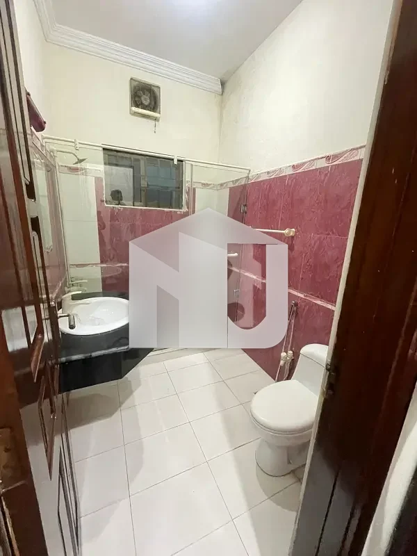 E-11/3 Multi Kanal Stylish House Having 6 Spacious Bedrooms Attached Washrooms Big DD TvL Modern Kitchen SQ Water Boring Available Rent Demand 5 Lac, photo 4