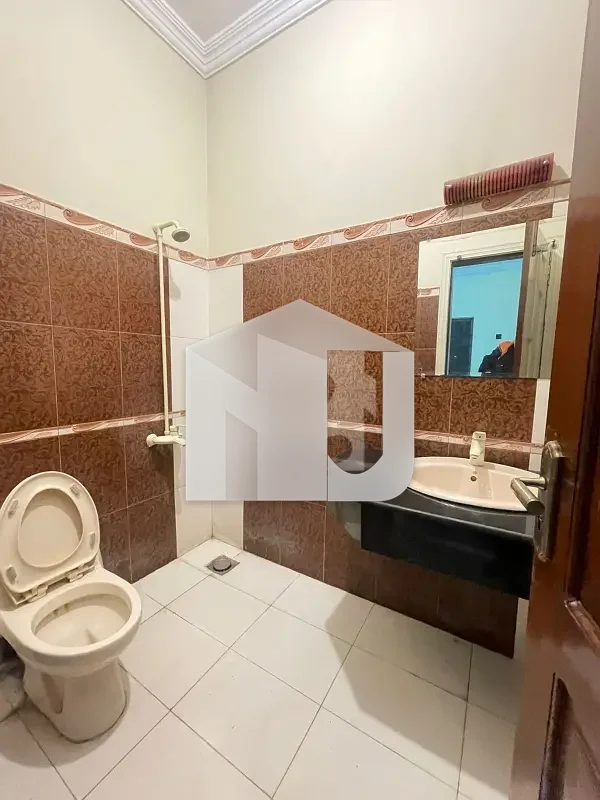 E-11/3 Multi Kanal Stylish House Having 6 Spacious Bedrooms Attached Washrooms Big DD TvL Modern Kitchen SQ Water Boring Available Rent Demand 5 Lac, photo 11