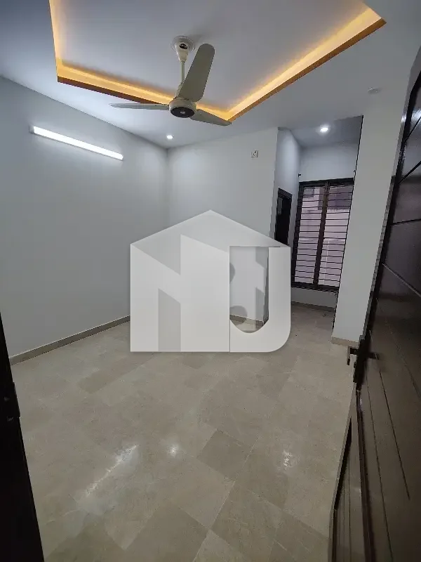 Beautiful Location 5 Marla Brand New House Available For Rent In D12, photo 11