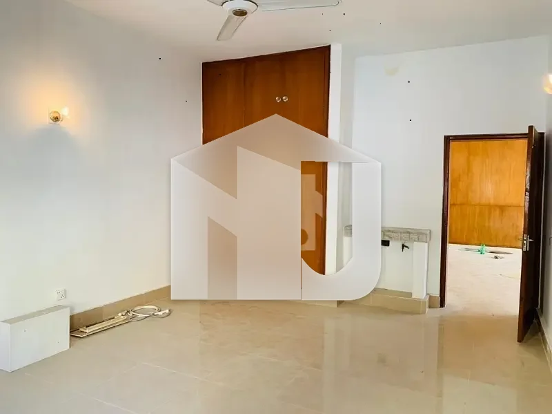 4 KANAL FULL HOUSE FOR RENT IN F-8, photo 13