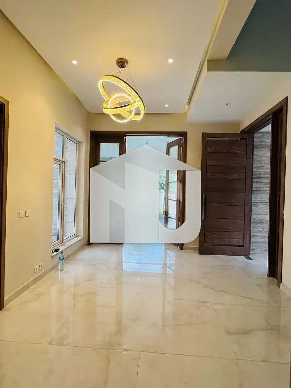 Brand New Ultra Modern House For Rent On Prime Location With Big Basement, photo 5