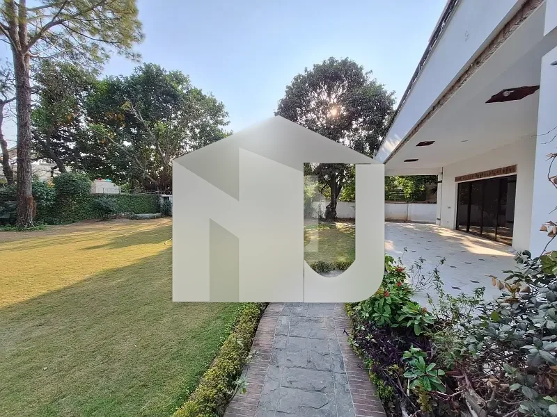 Spacious 6-Bedroom House With Front Garden Available For Rent In F-8 Islamabad, photo 10